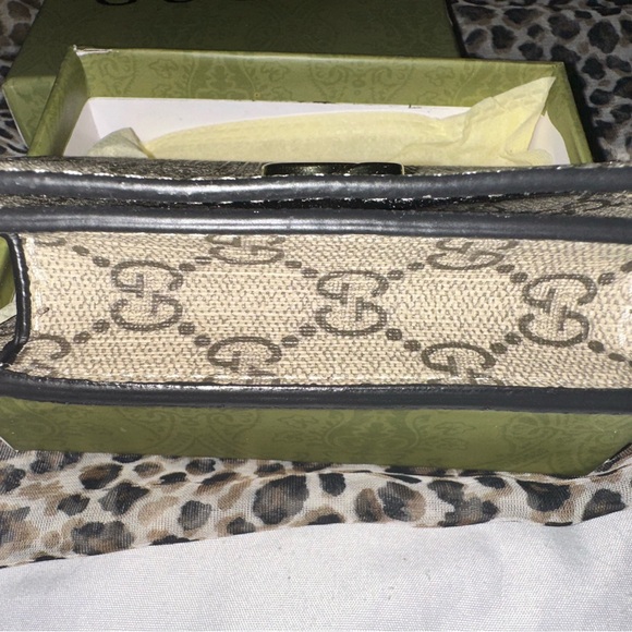 Black Leather. Mini bag with Gold Chain. NOT AUTENTIC - Picture 6 of 7